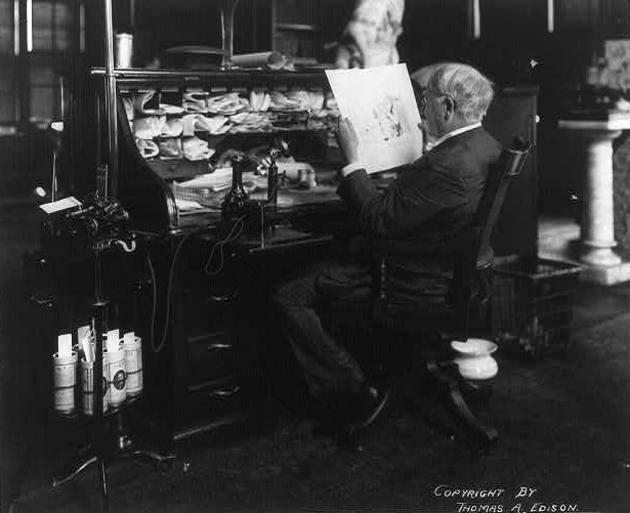 Khám phá phòng làm việc riêng của những bậc tài danh