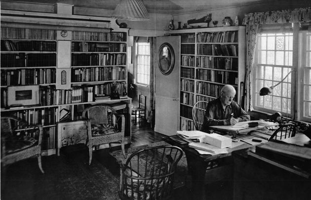 Khám phá phòng làm việc riêng của những bậc tài danh