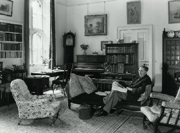 Khám phá phòng làm việc riêng của những bậc tài danh