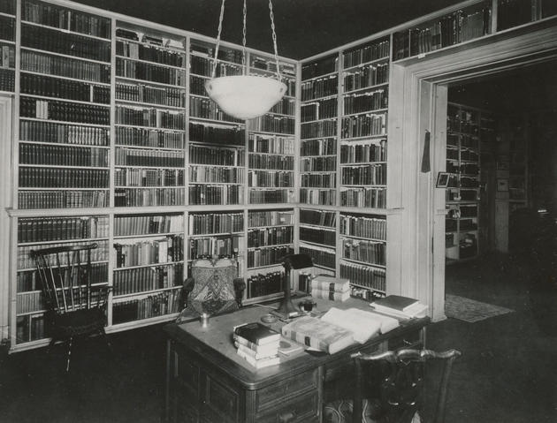 Khám phá phòng làm việc riêng của những bậc tài danh