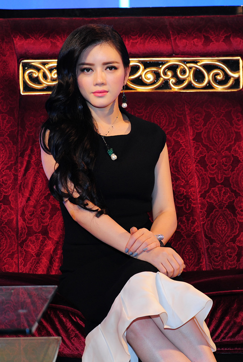 Lý Nhã Kỳ kiêu sa trong Fashion Star