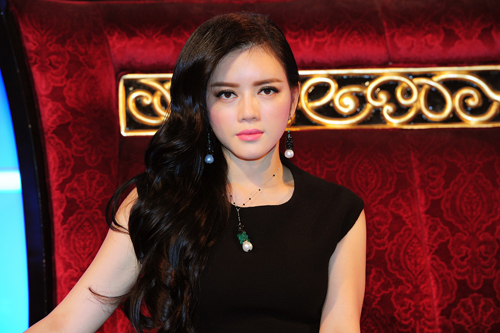 Lý Nhã Kỳ kiêu sa trong Fashion Star