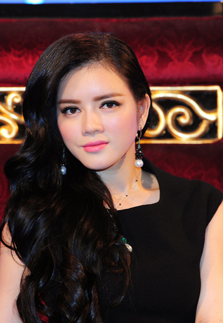 Lý Nhã Kỳ kiêu sa trong Fashion Star