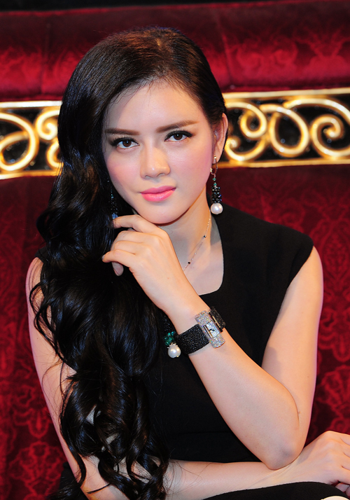 Lý Nhã Kỳ kiêu sa trong Fashion Star