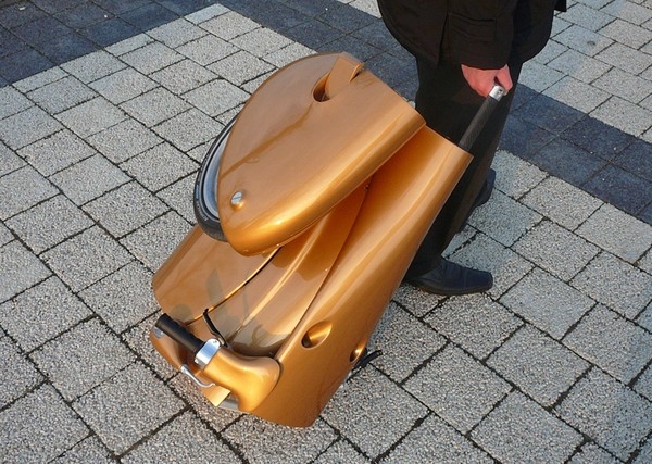 Ô tô-Xe máy - Xe máy trong hình hài của... một chiếc vali (Hình 6).