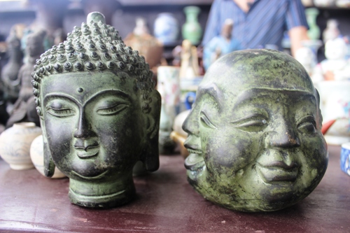 Chiêm bái tượng Phật tại 