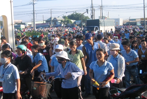 http://www.petrotimes.vn/stores/news_dataimages/nguyentiendung/082012/15/17/cong_nhan_khu_cong_nghiep.jpg