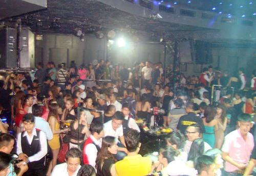 Cảnh sát đột kích vũ trường New Sài Gòn